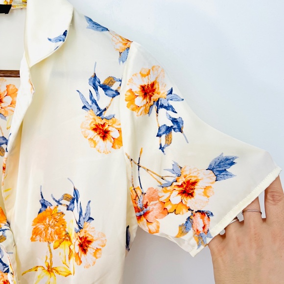 Lulu’s Into the Bliss Cream Floral Print Short Sleeve Crop Top Size SMALL - Picture 7 of 14